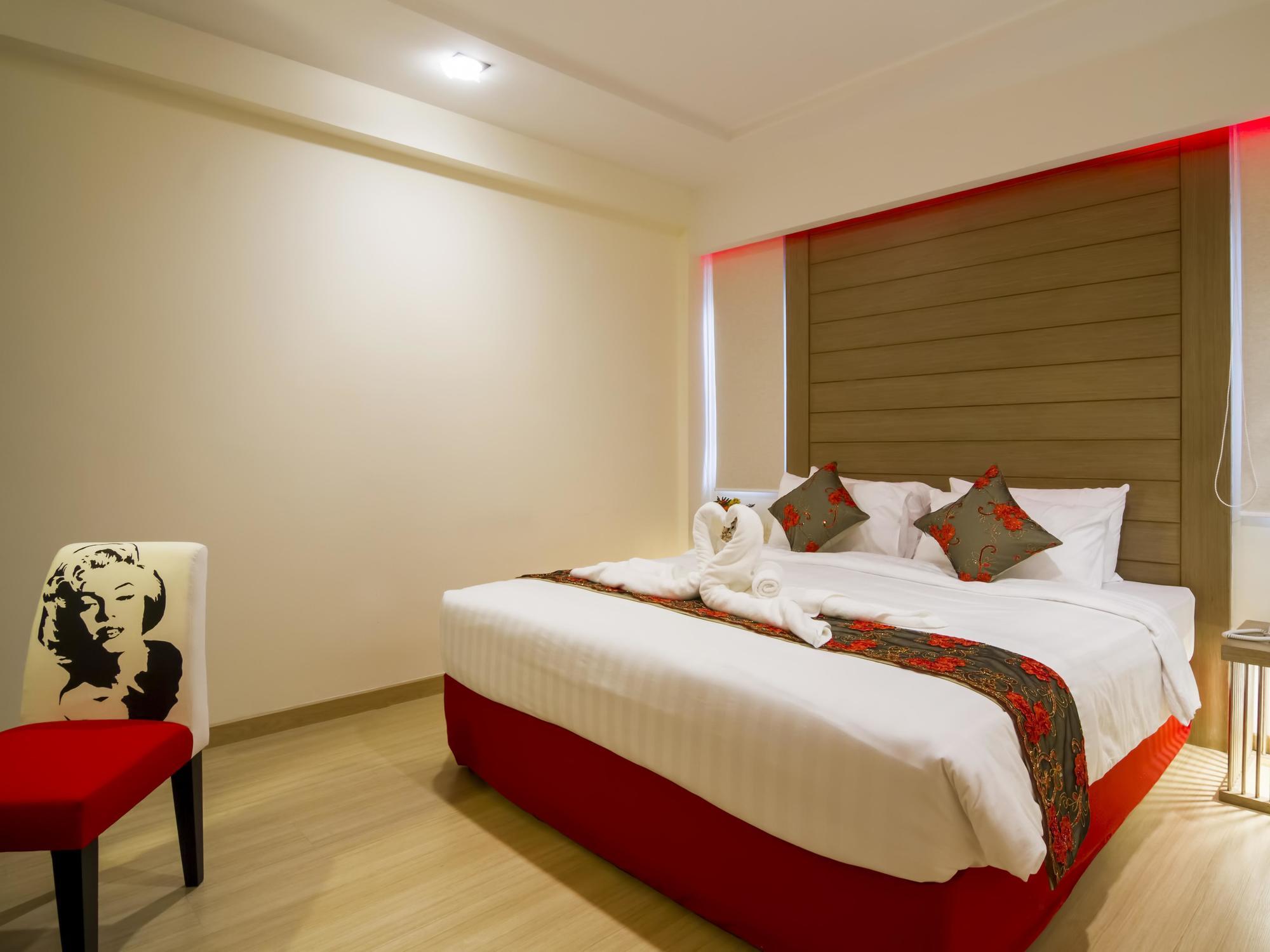 Eleven Avenue Suites Bangkok Ngoại thất bức ảnh