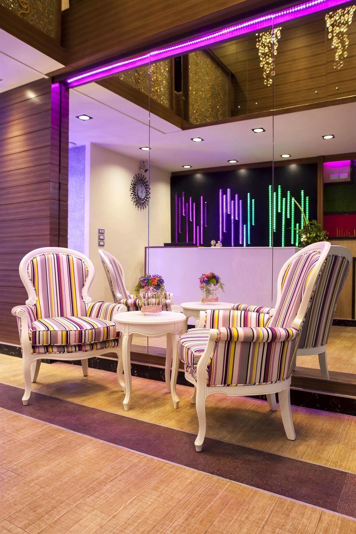 Eleven Avenue Suites Bangkok Ngoại thất bức ảnh