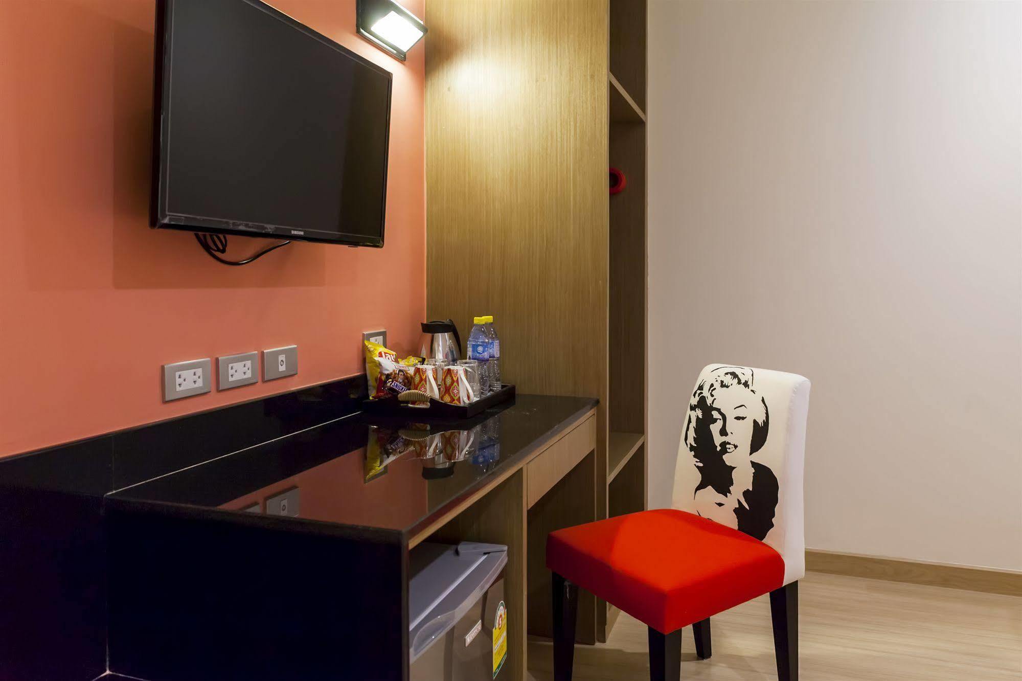 Eleven Avenue Suites Bangkok Ngoại thất bức ảnh