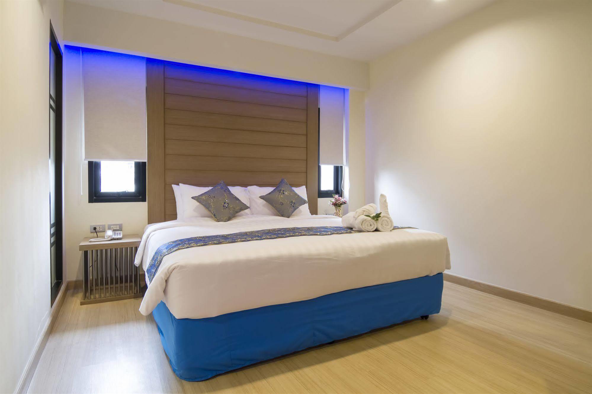 Eleven Avenue Suites Bangkok Ngoại thất bức ảnh