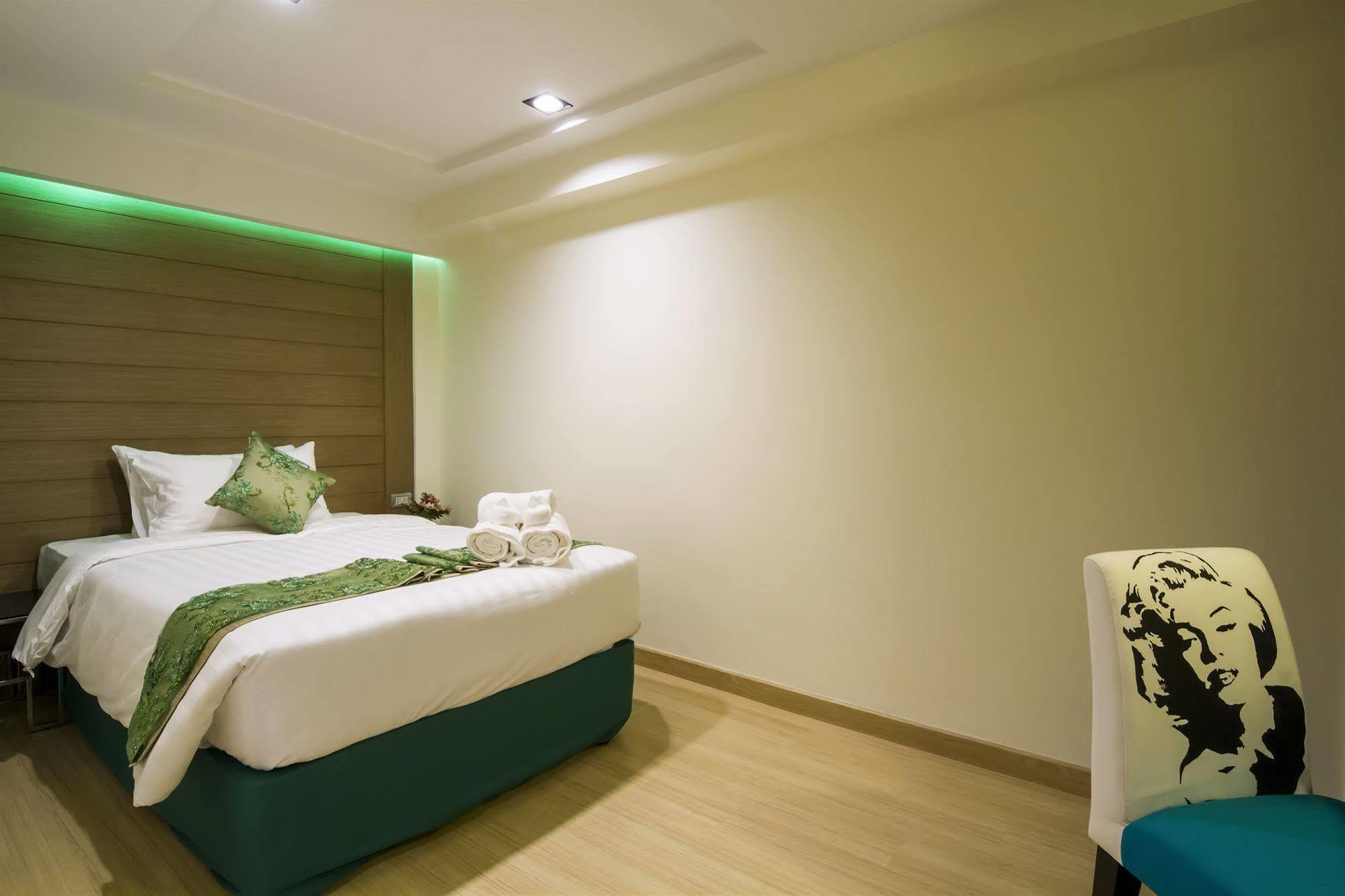 Eleven Avenue Suites Bangkok Ngoại thất bức ảnh