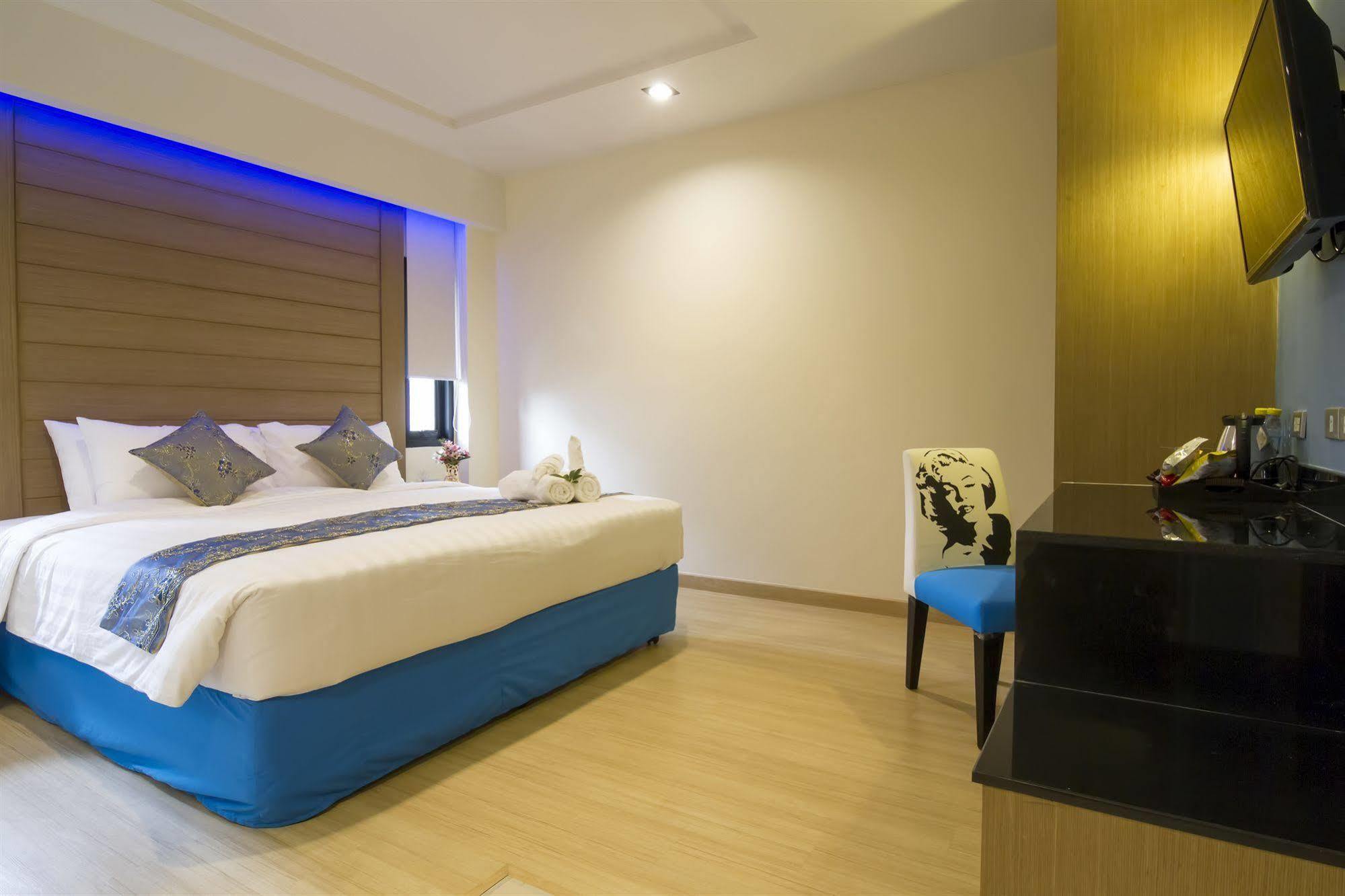 Eleven Avenue Suites Bangkok Ngoại thất bức ảnh