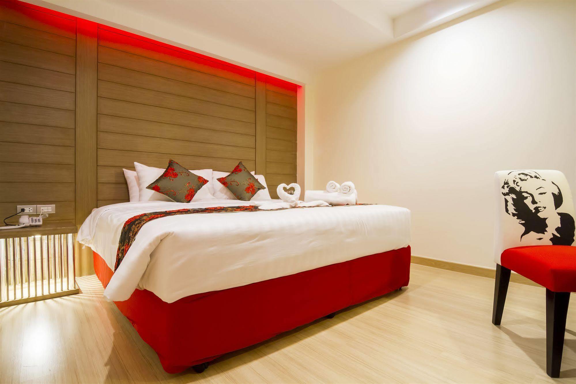Eleven Avenue Suites Bangkok Ngoại thất bức ảnh