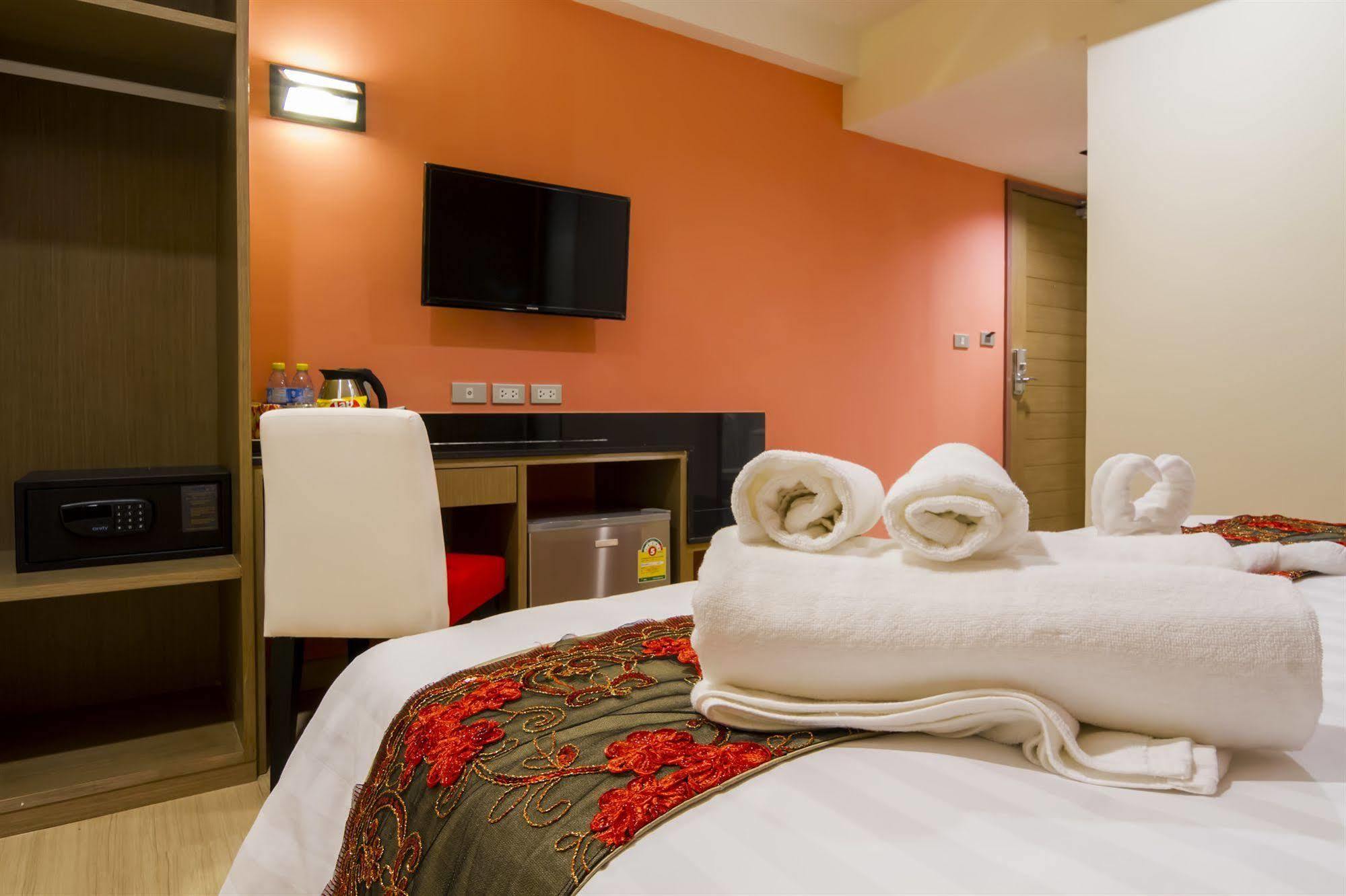 Eleven Avenue Suites Bangkok Ngoại thất bức ảnh